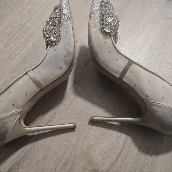 Badgley Mischka Quintana Crystal Embellished Pointed Toe Pump (Women) size 8 1/2 - Picture 7 of 9